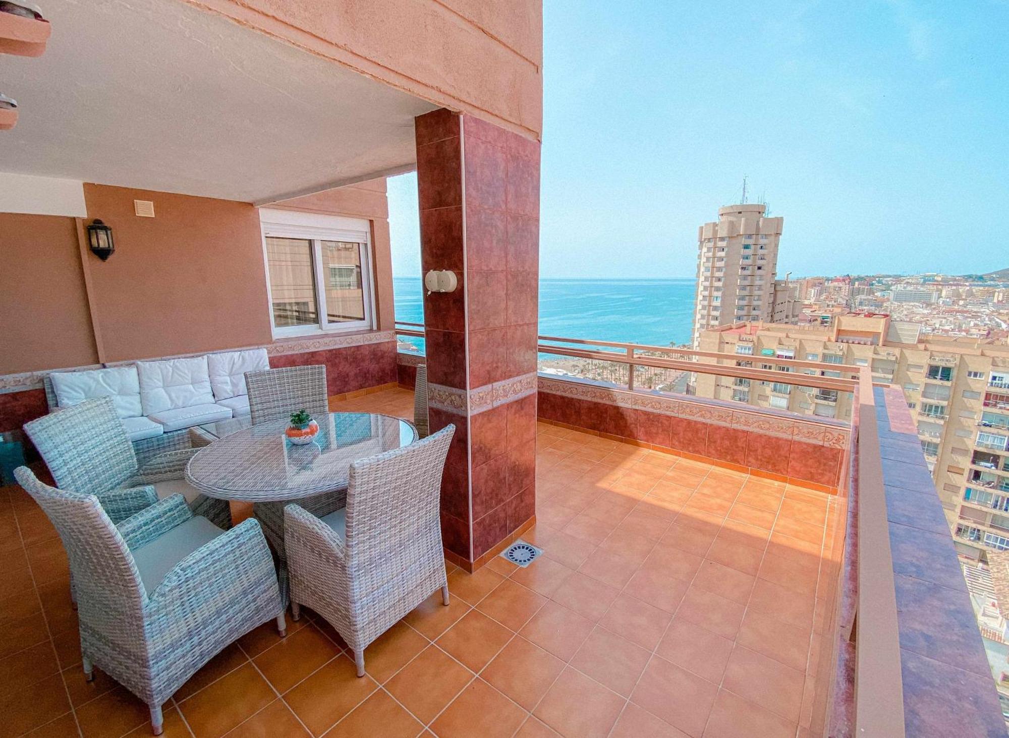 Nuevo Atico Con Piscina Privada Y Vistas Al Mar Apartment Fuengirola Exterior photo